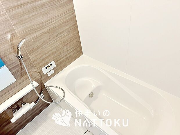 【現地写真(浴室)】浴室暖房乾燥機付き。1坪タイプで広々です。