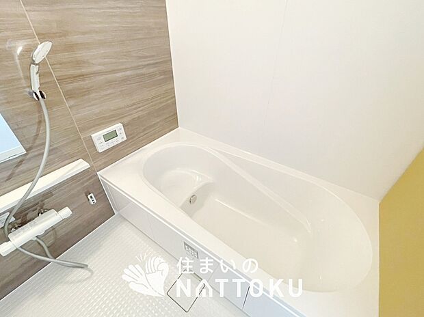 【現地写真（浴室）】浴室暖房乾燥機付き。１坪タイプで広々です。