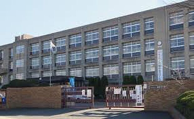 加古川市立別府中学校(約450m)