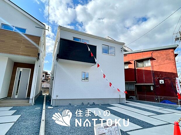 【現地写真（外観）【１号地】】軽くて火災に強い屋根材を採用し、地震時の建物への負担や揺れを軽減しています。