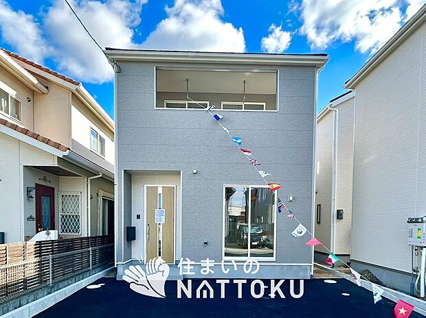 【現地写真（外観）【１号地】】雨で汚れを落とし、耐久性・耐候性に優れた外壁を使用しています。