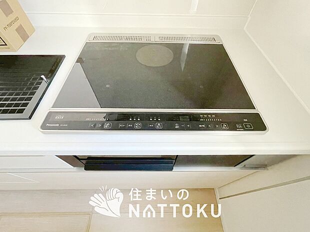 【ビルトインコンロ】フラットな構造で清掃性が高く、過熱防止センサー付３口タイプで日頃の家事も快適です。