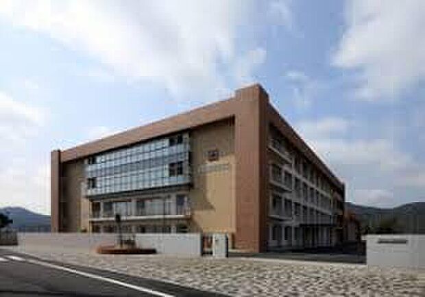 西脇市立西脇南中学校（約1,300m）