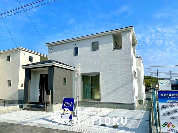 【現地写真（外観）【２号地】】軽くて火災に強い屋根材を採用し、地震時の建物への負担や揺れを軽減しています。