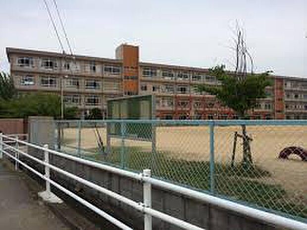 加古川市立平岡東小学校（約1,500m）