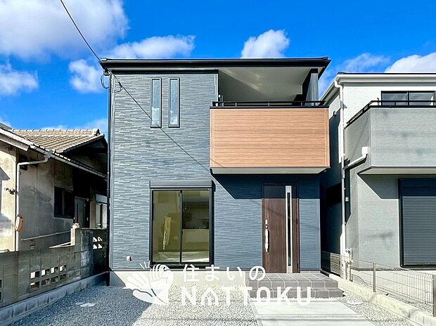 【現地写真(外観)【2号地】】雨で汚れを落とし、耐久性・耐候性に優れた外壁を使用しています。