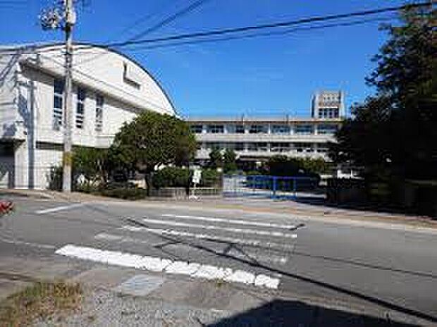 西脇市立日野小学校（約2,100m）