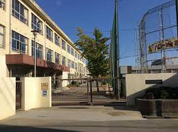 明石市立大久保中学校(約590m)