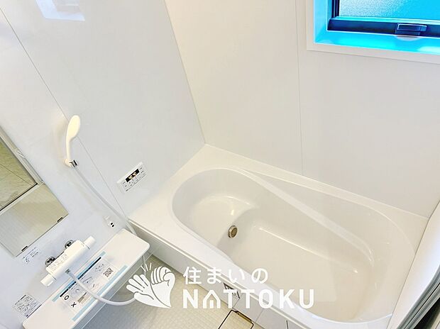 【現地写真（浴室）】浴室暖房乾燥機付き。１坪タイプで広々です。