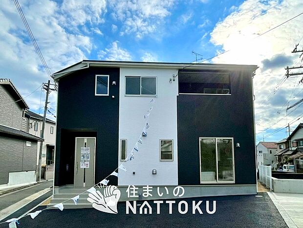 【現地写真（外観）】雨で汚れを落とし、耐久性・耐候性に優れた外壁を使用しています。