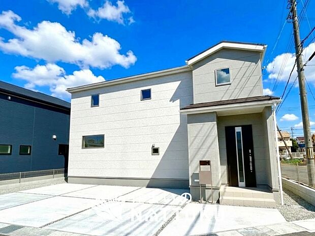 【現地写真（外観）【１号地】】雨で汚れを落とし、耐久性・耐候性に優れた外壁を使用しています。