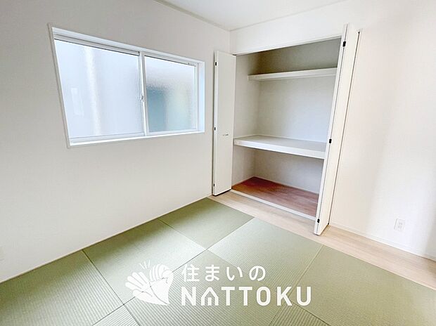 【現地写真（和室）】大壁仕様の新和室。くつろぎの空間です。