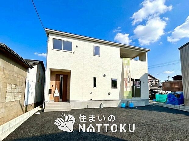 【現地写真（外観）】雨で汚れを落とし、耐久性・耐候性に優れた外壁を使用しています。