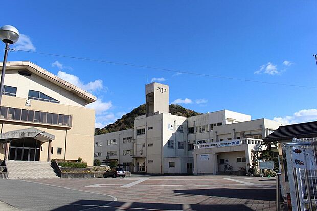 姫路市立大白書中学校(約2,500m)