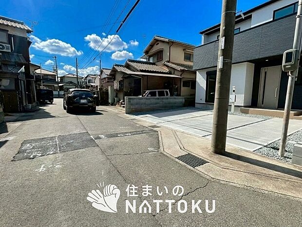 【現地写真(前道含む外観)】お引渡し後も無償の定期点検を行っており、暮らしの安心をお届けしています。