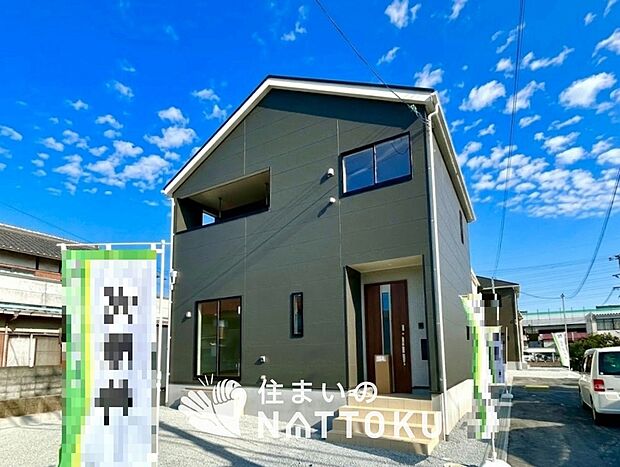 【現地写真(外観)【3号地】】軽くて火災に強い屋根材を採用し、地震時の建物への負担や揺れを軽減しています。