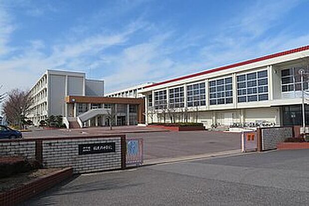 稲美町立稲美北中学校(約1,800m)