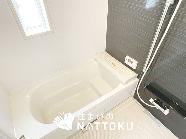 【現地写真(浴室)】浴室暖房乾燥機付き。1坪タイプで広々です。