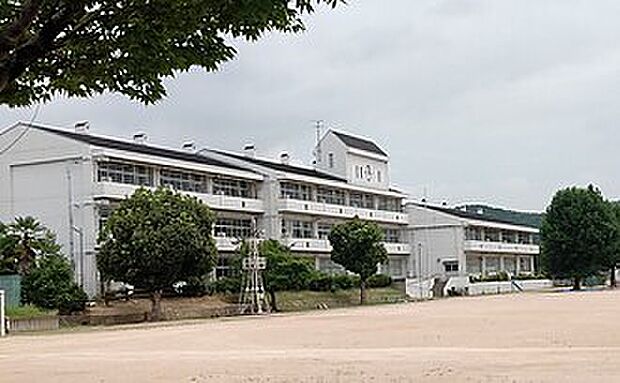 加西市立北条小学校(約770m)