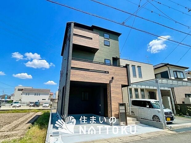 【現地写真(外観)】雨で汚れを落とし、耐久性・耐候性に優れた外壁を使用しています。