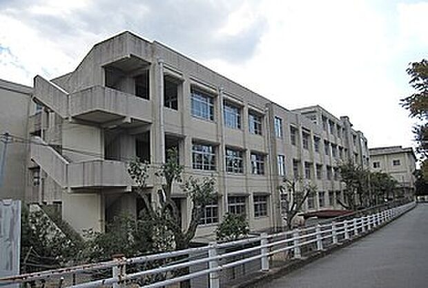 明石市立魚住東中学校（約2,000m）