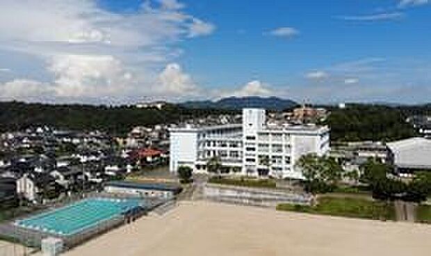 三木市立緑が丘中学校（約1,500m）