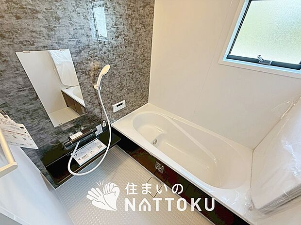 【現地写真（浴室）】浴室暖房乾燥機付き。１坪タイプで広々です。