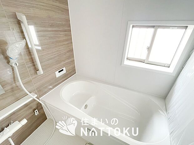 【現地写真(浴室)】浴室暖房乾燥機付き。1坪タイプで広々です。