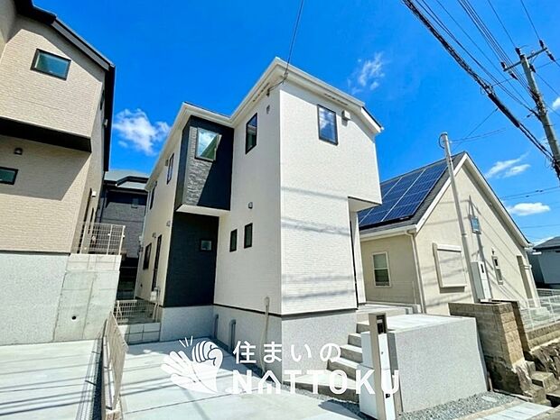 【現地写真（外観）【１号地】】雨で汚れを落とし、耐久性・耐候性に優れた外壁を使用しています。