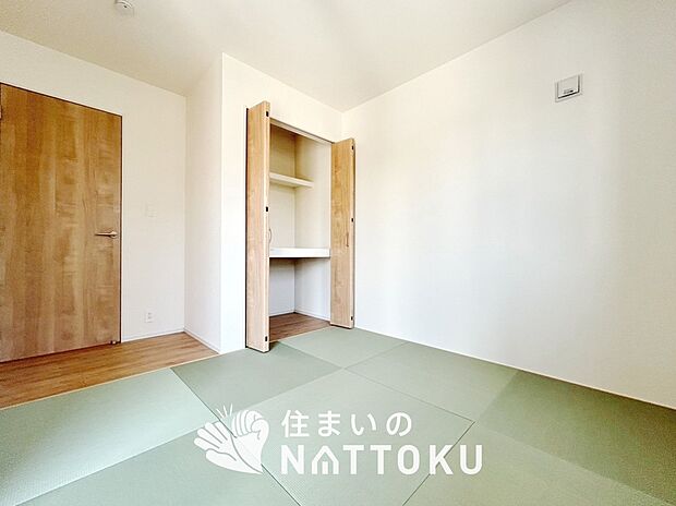 【現地写真(和室)】大壁仕様の新和室。くつろぎの空間です。
