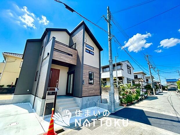 【現地写真(前道含む外観)】健康被害に配慮したもっとも安全性の高い建材を採用し、シックハウス対策をしております。