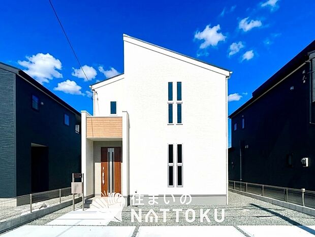 【現地写真（外観）【２号地】】軽くて火災に強い屋根材を採用し、地震時の建物への負担や揺れを軽減しています。