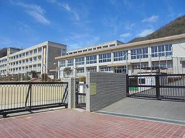 姫路市立青山小学校（約1,000m）