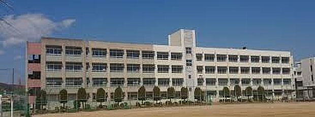 姫路市立安室中学校(約1,600m)