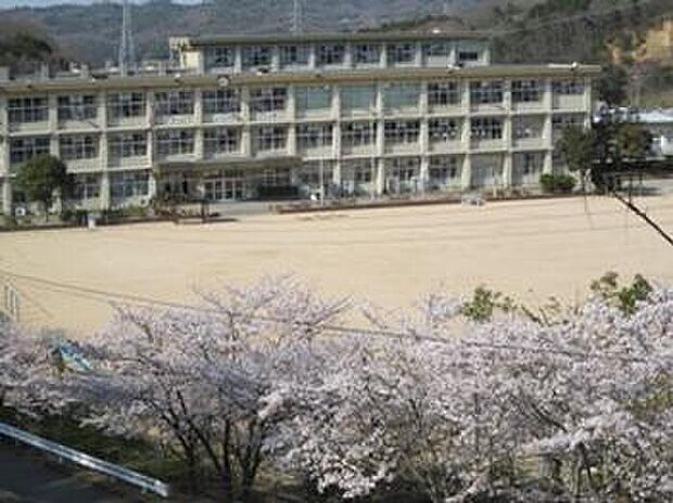 三木市立自由が丘東小学校（約1,200m）