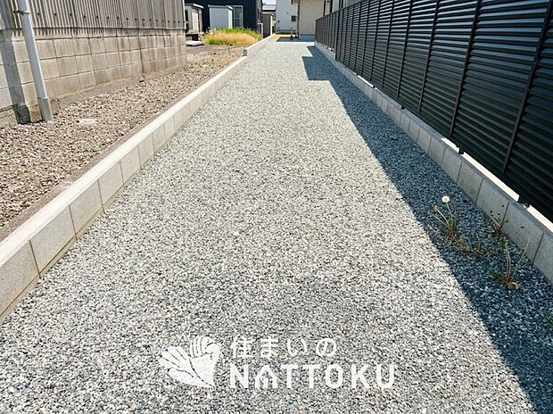 【庭】広々としたプライベート空間でお子様との遊び場、家庭菜園も可能です。