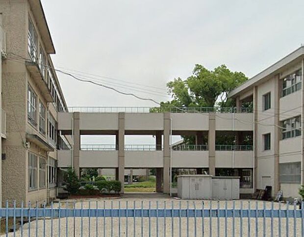 三木市立三木中学校（約240m）