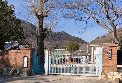 たつの市立龍野小学校 950ｍ(徒歩12分)