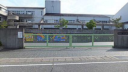 三田市立つつじが丘小学校 920ｍ(徒歩12分)