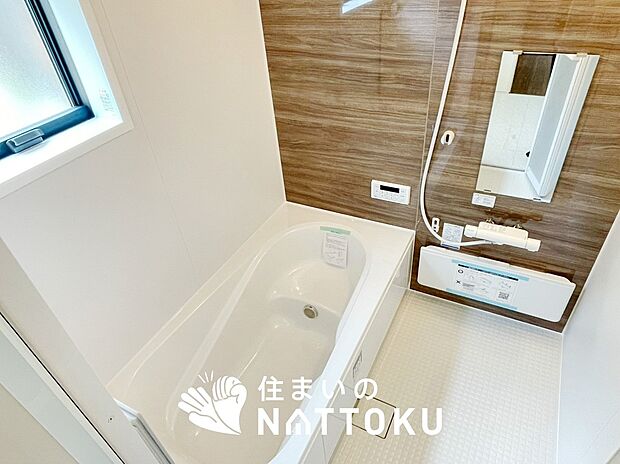 【現地写真（浴室）】浴室暖房乾燥機付き。１坪タイプで広々です。