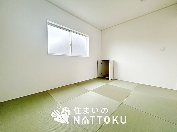 【現地写真（和室）】大壁仕様の新和室。くつろぎの空間です。