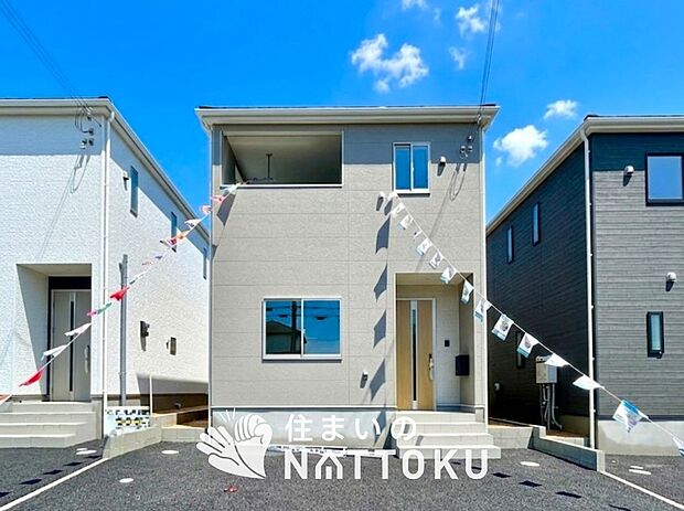 【現地写真(外観)【2号地】】雨で汚れを落とし、耐久性・耐候性に優れた外壁を使用しています。