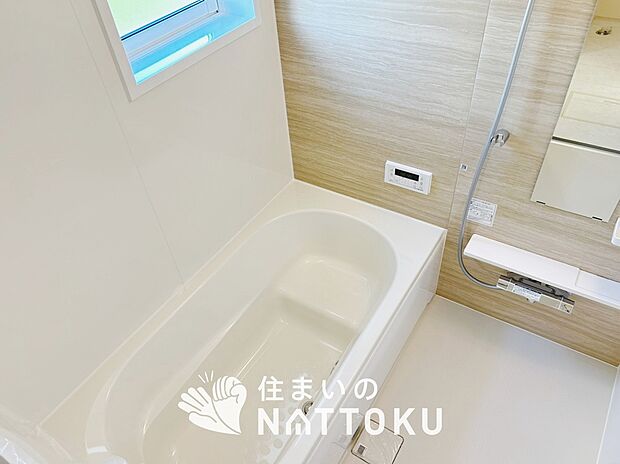 【現地写真（浴室）】浴室暖房乾燥機付き。１坪タイプで広々です。