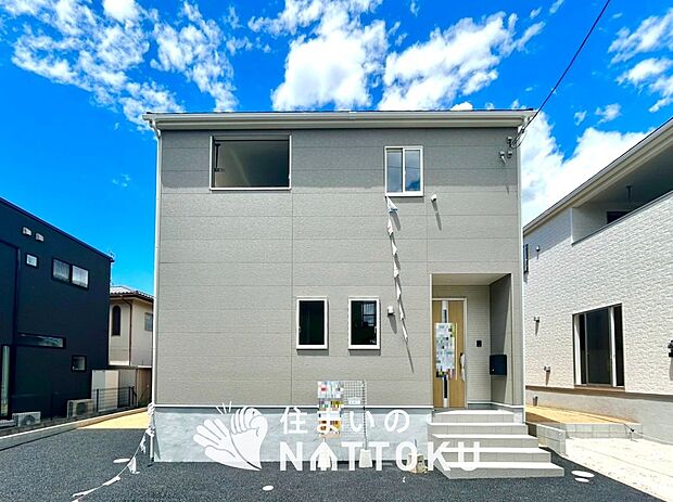 【現地写真(外観)【2号地】】雨で汚れを落とし、耐久性・耐候性に優れた外壁を使用しています。
