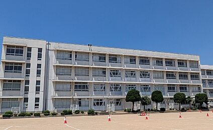姫路市立高岡小学校 870ｍ(徒歩11分)