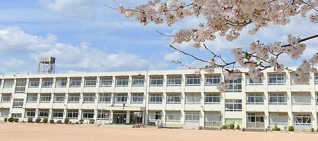 福崎町立福崎小学校(約140m)