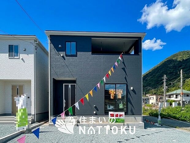 【現地写真（外観）【１号地】】雨で汚れを落とし、耐久性・耐候性に優れた外壁を使用しています。