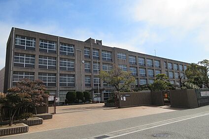 加古川市立平岡南中学校 670ｍ(徒歩9分)