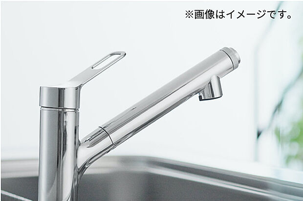 【浄水器内蔵ハンドシャワー水栓】浄水器が内蔵された水栓。シャワーホースが伸びるのでシンク回りのお掃除も便利です。
※画像はイメージです。