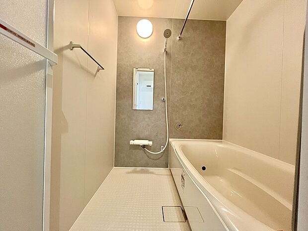 【(2)号棟 浴室】1日の疲れをほぐす、とっておきのリラクゼーションタイムを楽しむバスルーム。